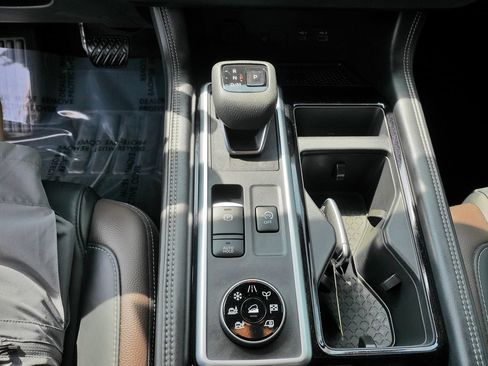 Used 2023 Nissan Pathfinder Platinum AWD/4WD image 28