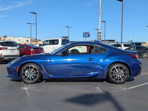 Used 2024 Toyota GR86 Base image 3