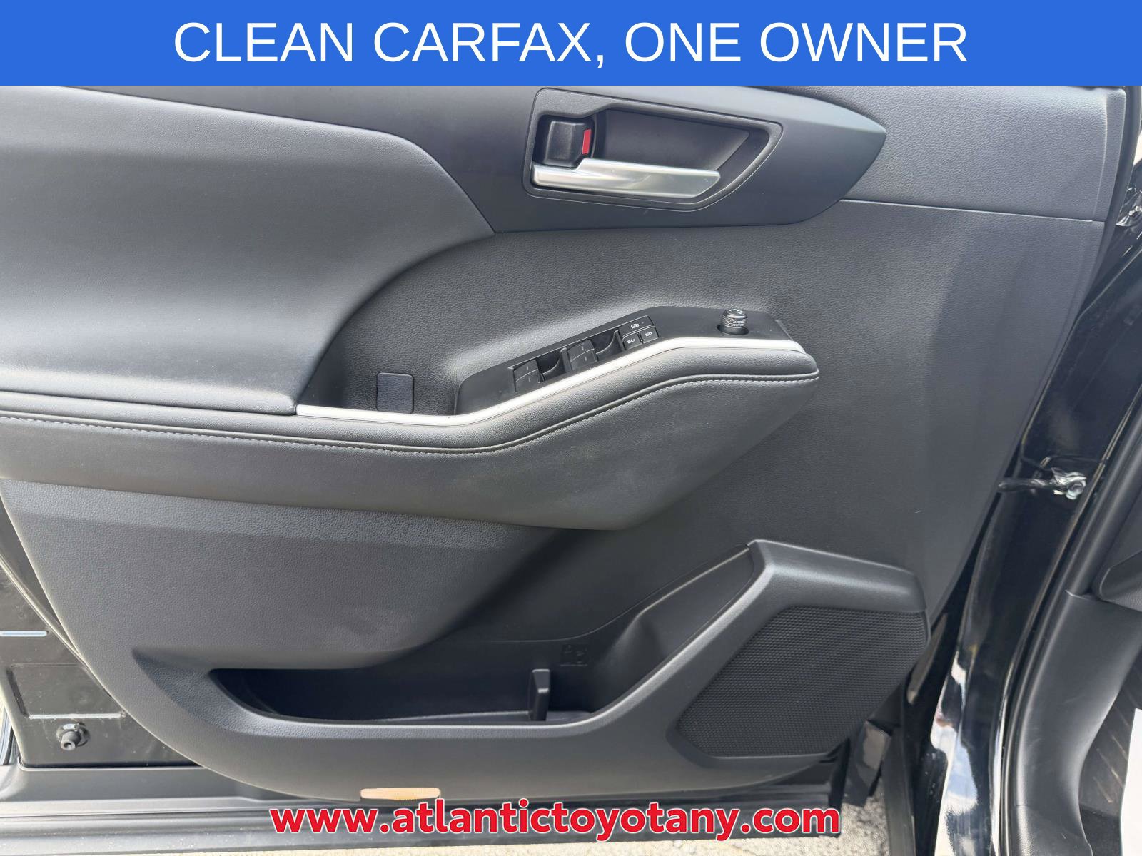 Used 2025 Toyota Highlander XLE FWD image 19