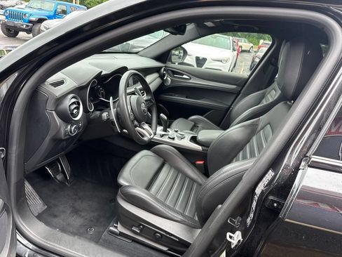 Used 2023 Alfa Romeo Stelvio Veloce AWD/4WD image 27