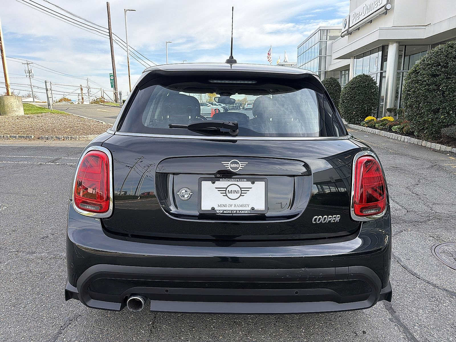 Used 2024 MINI Cooper 4-Door Hardtop FWD image 13