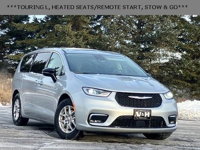 Used 2024 Chrysler Pacifica Touring-L