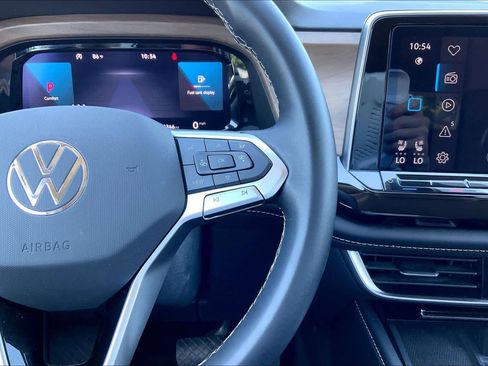 Used 2024 Volkswagen Atlas SE AWD/4WD image 24
