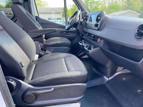 Used 2024 Mercedes-Benz Sprinter 2500 image 19