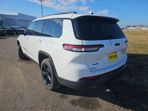 Used 2023 Jeep Grand Cherokee L Altitude image 3