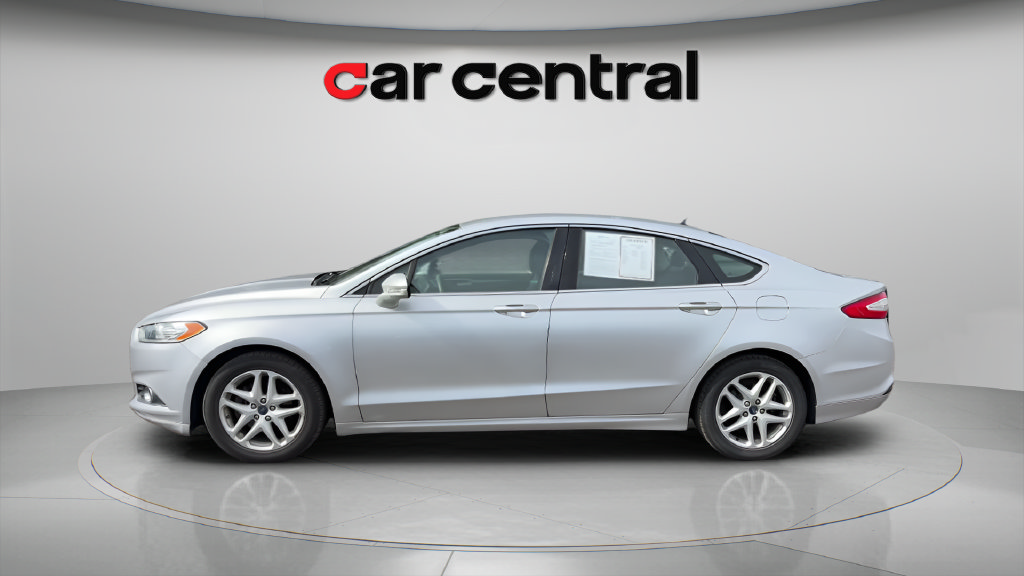 Used 2014 Ford Fusion SE w/ Equipment Group 202A FWD image 2