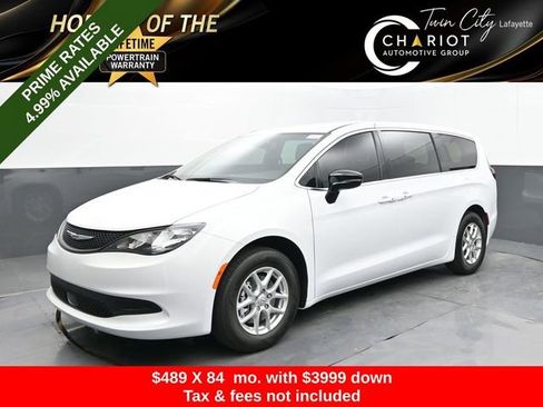 Used 2025 Chrysler Voyager LX FWD image 1