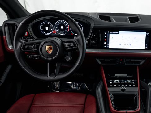Certified 2026 Porsche Cayenne AWD/4WD image 15