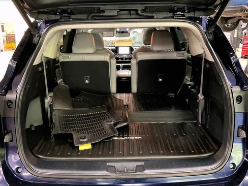 Used 2022 Toyota Highlander XLE AWD/4WD image 34