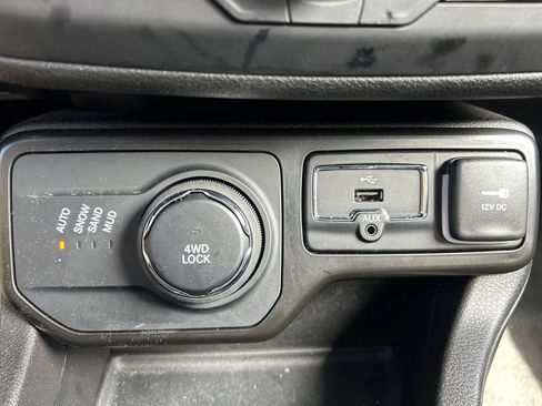 Used 2023 Jeep Renegade Latitude w/ Premium Group AWD/4WD image 20
