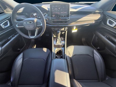 New 2026 Jeep Compass Latitude image 12