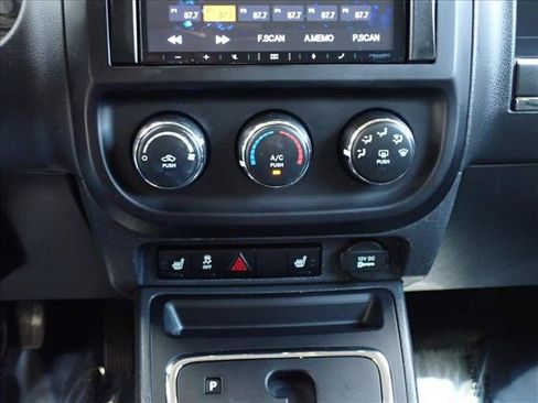 Used 2017 Jeep Patriot High Altitude FWD image 19