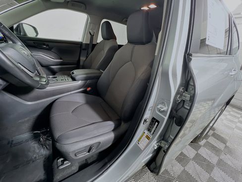 Used 2024 Toyota Highlander LE image 15