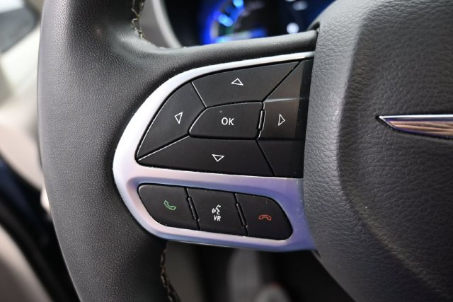 Used 2024 Chrysler Pacifica Limited FWD image 28