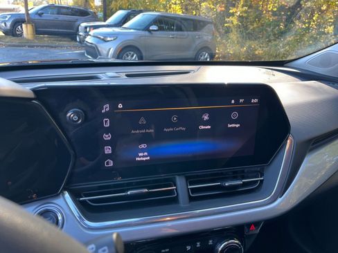 Used 2025 Chevrolet Trax LT image 20