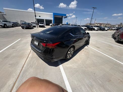 Used 2022 Nissan Altima 2.5 SV w/ SV Premium Package FWD image 17