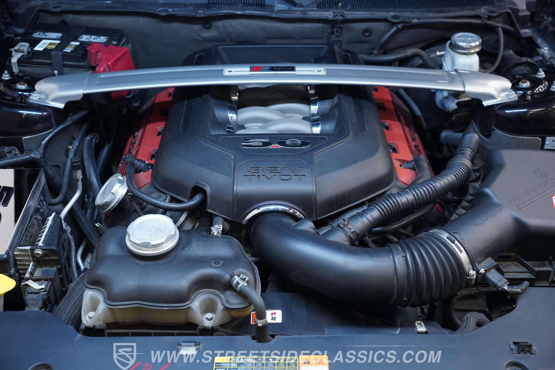 Used 2012 Ford Mustang GT Premium w/ HID Headlamps & Security Pkg RWD image 33