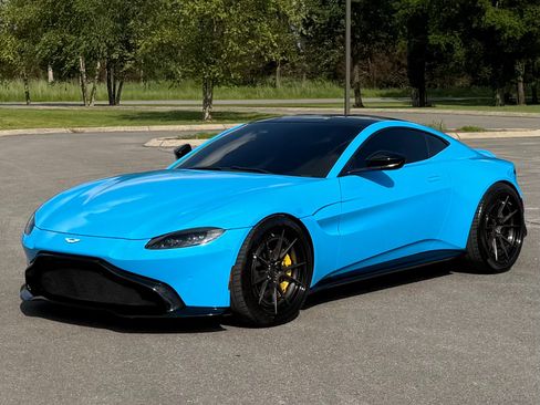 Used 2019 Aston Martin V8 Vantage Coupe RWD image 2