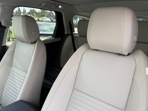 New 2025 Land Rover Discovery Sport S image 15