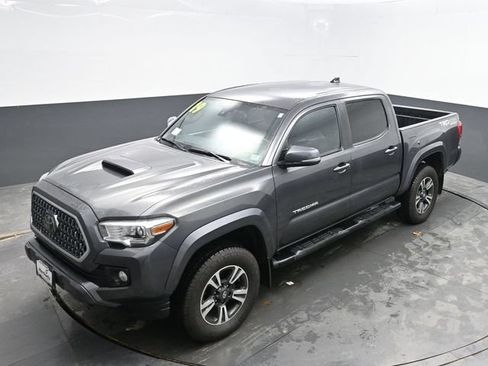 Used 2019 Toyota Tacoma TRD Sport AWD/4WD image 18