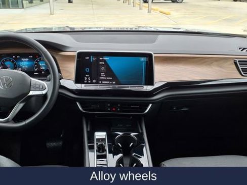 Used 2024 Volkswagen Atlas SE image 26