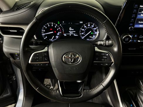 Used 2021 Toyota Highlander XLE FWD image 15