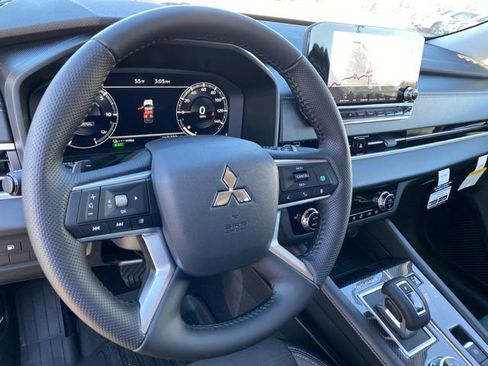 New 2025 Mitsubishi Outlander SE image 12