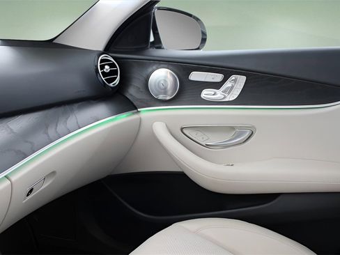 Used 2017 Mercedes-Benz E 300 4MATIC image 15