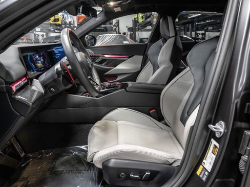 Used 2025 BMW M5 -Carbon Ceramic Brakes, Execut w/ Carbon Package image 30