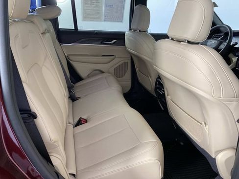 Used 2025 Jeep Grand Cherokee Limited w/ Luxury Tech Group II AWD/4WD image 13