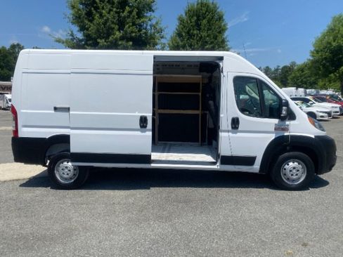 Used 2020 RAM ProMaster 2500 w/ Interior Convenience Group FWD image 3