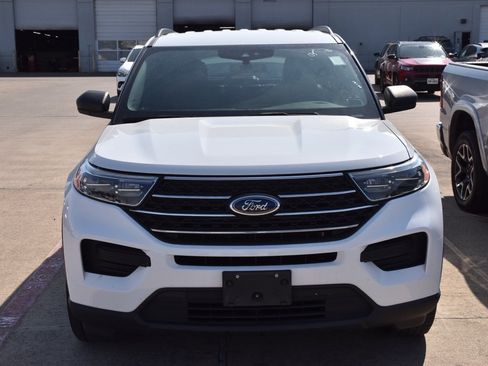 Used 2020 Ford Explorer XLT image 3