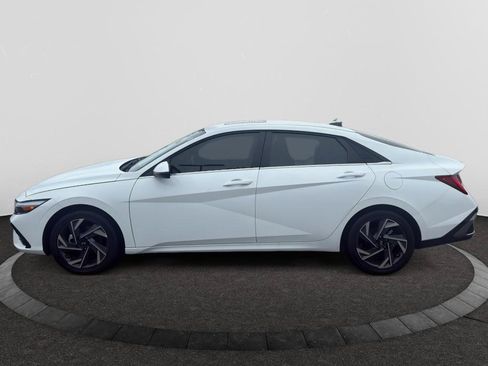 Used 2025 Hyundai Elantra Limited FWD image 8