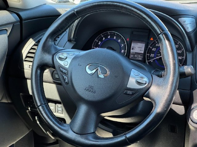 Used 2017 INFINITI QX70 AWD w/ Premium Package image 15