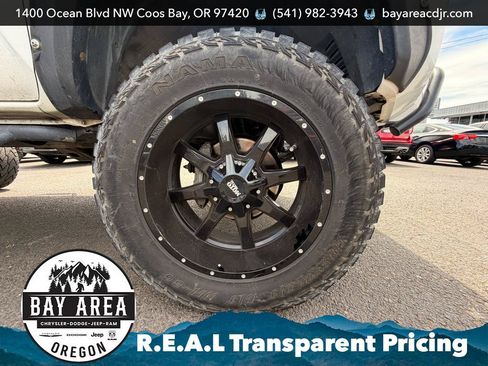 Used 2017 Toyota Tacoma SR5 w/ Tow Package AWD/4WD image 9