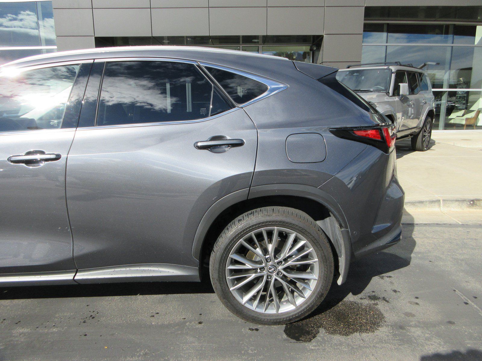 Used 2025 Lexus NX 350h AWD w/ Accessory Package (2T) image 4