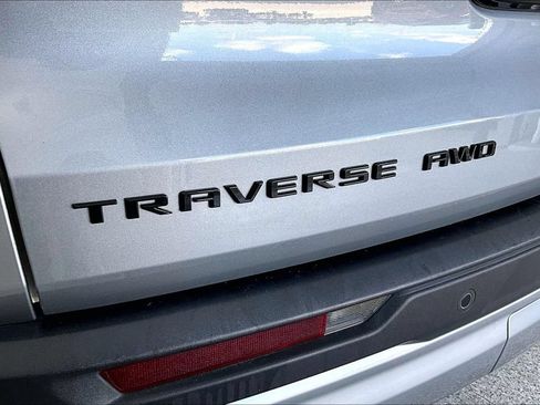Used 2025 Chevrolet Traverse Z71 AWD/4WD image 40