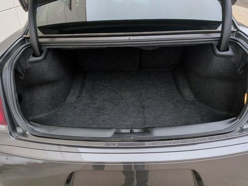 Used 2022 Chrysler 300 Touring w/ Sport Appearance Package image 9