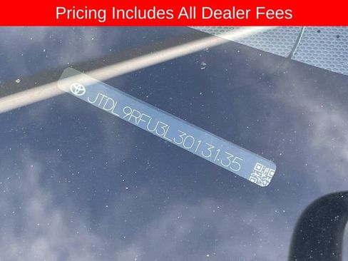 Used 2020 Toyota Prius LE AWD/4WD image 4