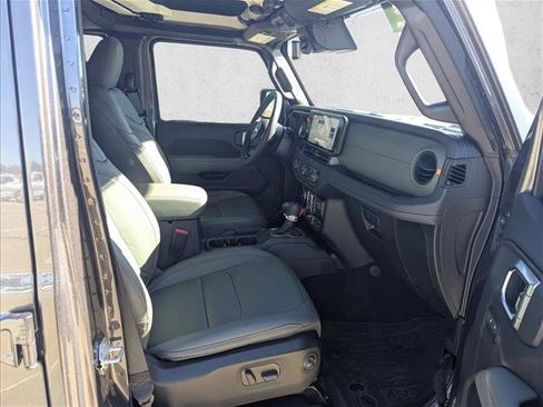 Used 2025 Jeep Gladiator Mojave image 20