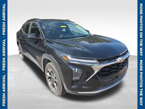 Used 2025 Chevrolet Trax LT w/ LT Convenience Package FWD image 1