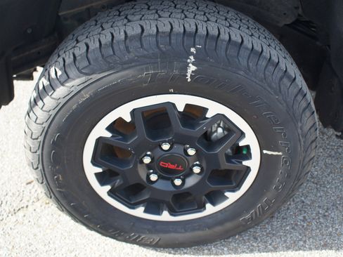 Used 2024 Toyota Tacoma TRD Off-Road image 24