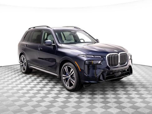 Certified 2025 BMW X7 xDrive40i w/ M Sport Package image 8