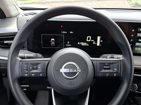 Certified 2025 Nissan Kicks SV AWD/4WD image 19