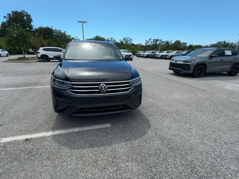 Certified 2023 Volkswagen Tiguan SE w/ Panoramic Sunroof Package FWD image 2