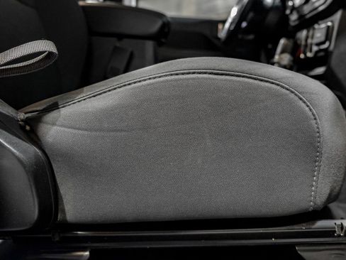 Used 2018 Jeep Wrangler Unlimited Sahara image 32