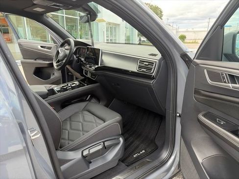 Certified 2026 Volkswagen Atlas Cross Sport SE AWD/4WD image 12