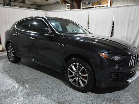 Used 2017 Maserati Levante w/ Luxury Package image 7