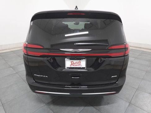 New 2026 Chrysler Pacifica Select image 4