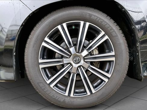 Used 2020 Lexus LX 570 4WD w/ 3rd Row & Luxury Pkg image 10